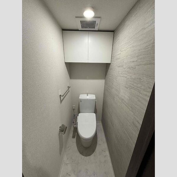 トイレ (トイレ)