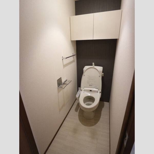 トイレ (トイレ)