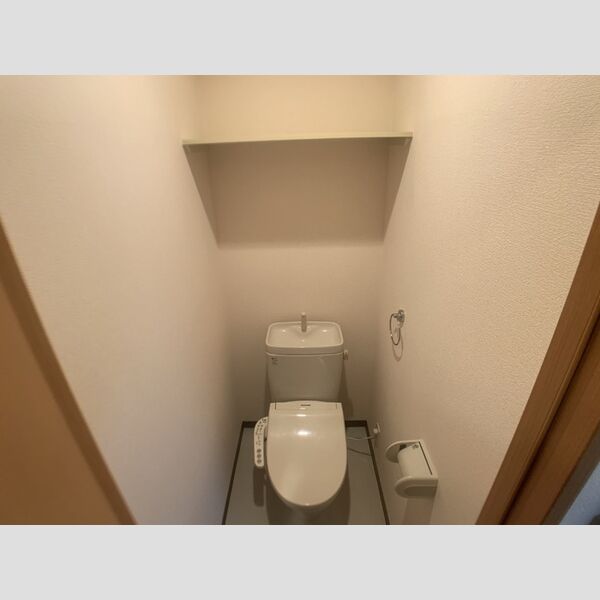 トイレ (トイレ)