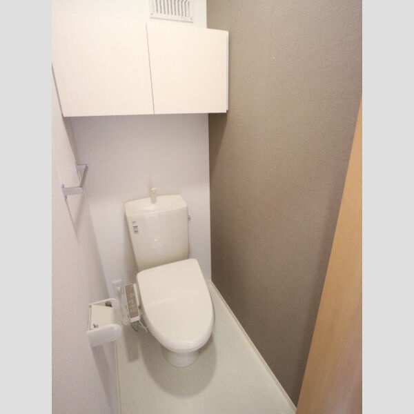 トイレ (トイレ)