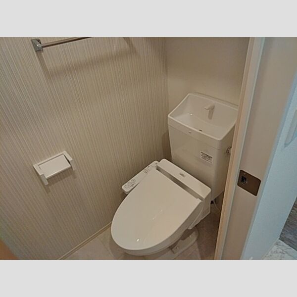 トイレ (温水洗浄暖房便座)