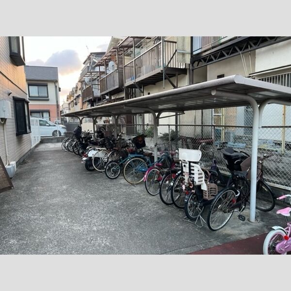 現地周辺 (駐輪場)