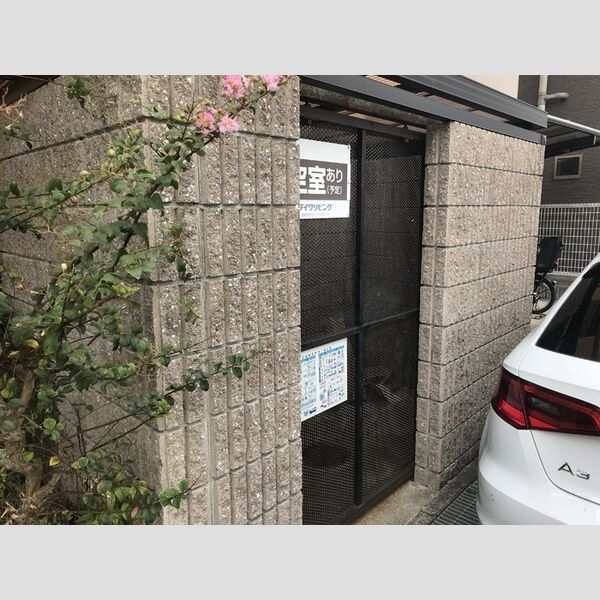 エントランス (ゴミストッカー)