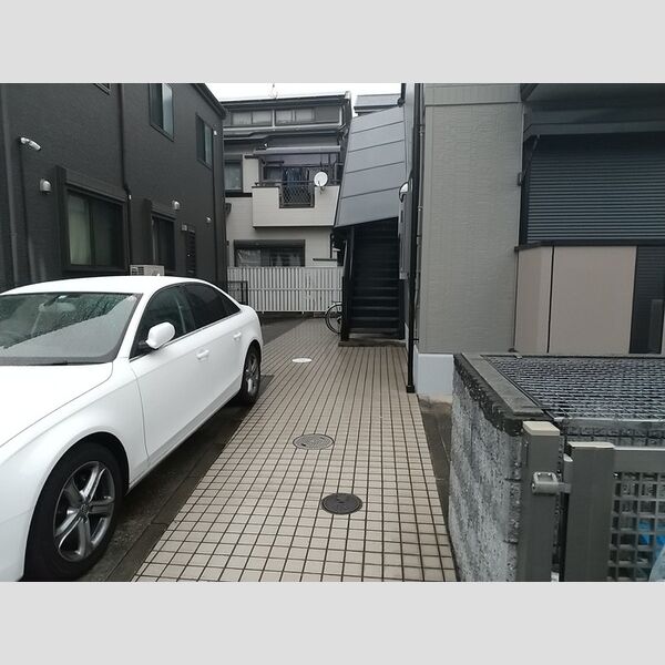現地周辺 (共用部 通路)
