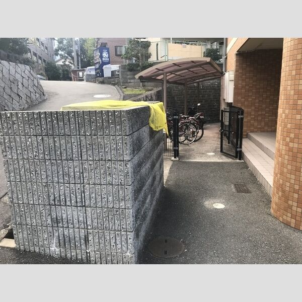 現地周辺 (駐輪場)