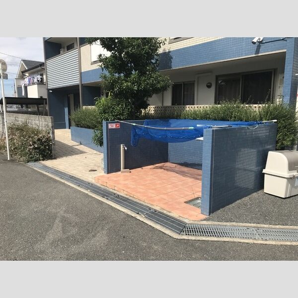 エントランス (ゴミボックス)