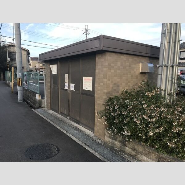 現地周辺 (ゴミボックス)