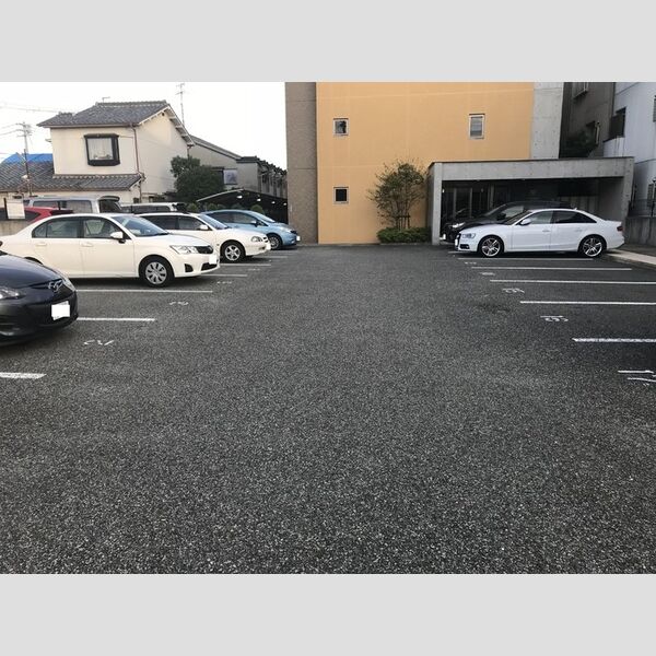 エントランス (駐車場)