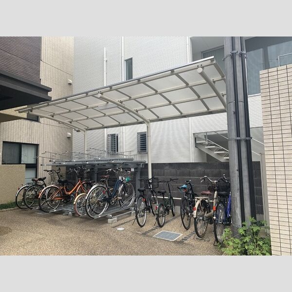 現地周辺 (駐輪場)