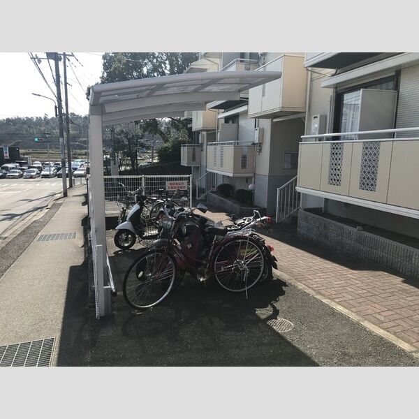 現地周辺 (駐輪場)