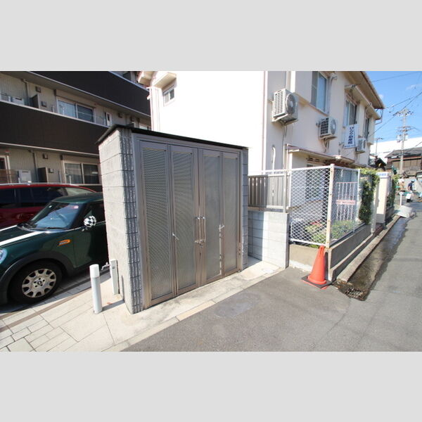 現地周辺 (専用ゴミ置き場)