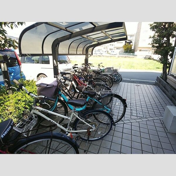 現地周辺 (駐輪場)