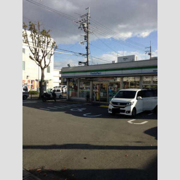 現地周辺 (ファミリーマート(130m))