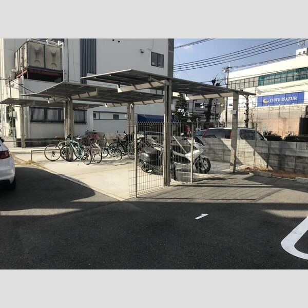 エントランス (駐輪場)