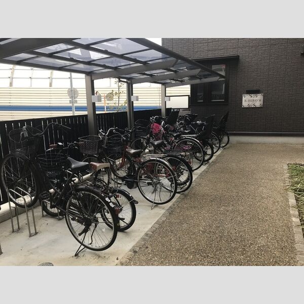現地周辺 (駐輪場)