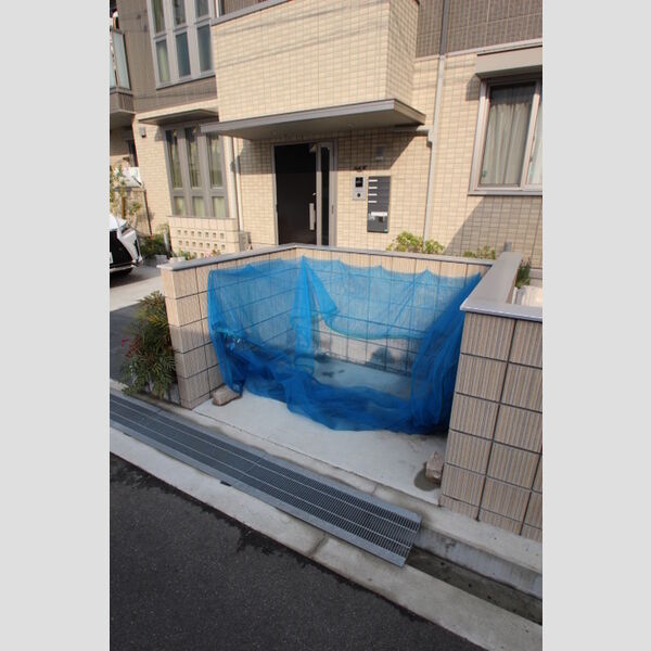 現地周辺 (ゴミ置場)