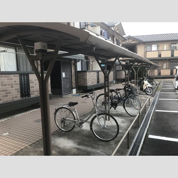 現地周辺 (駐輪場)