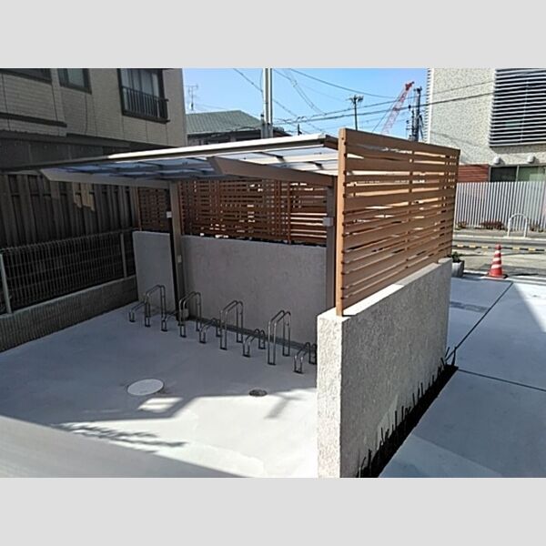 現地周辺 (駐輪場)