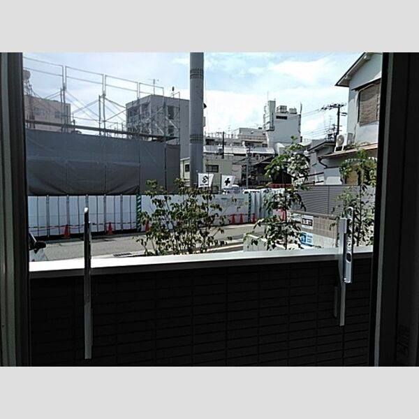 現地周辺 (バルコニーからの眺め)