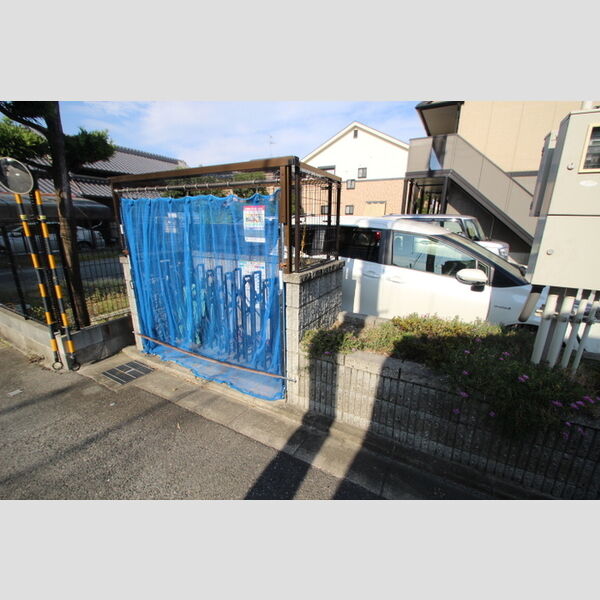現地周辺 (専用ゴミ置き場)