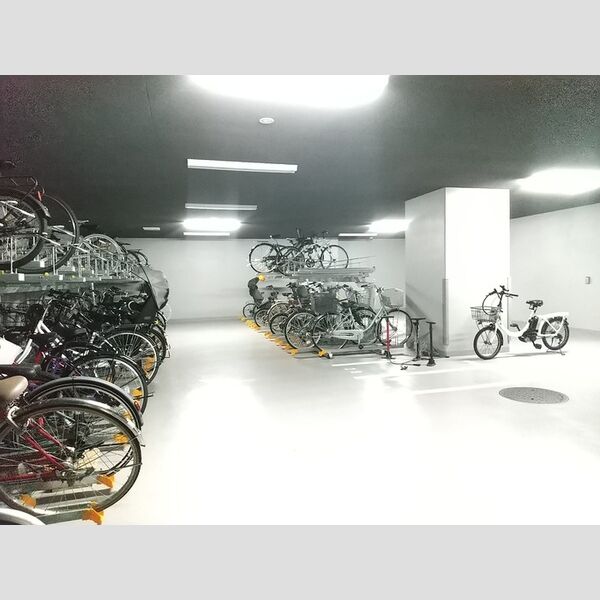 現地周辺 (駐輪場)