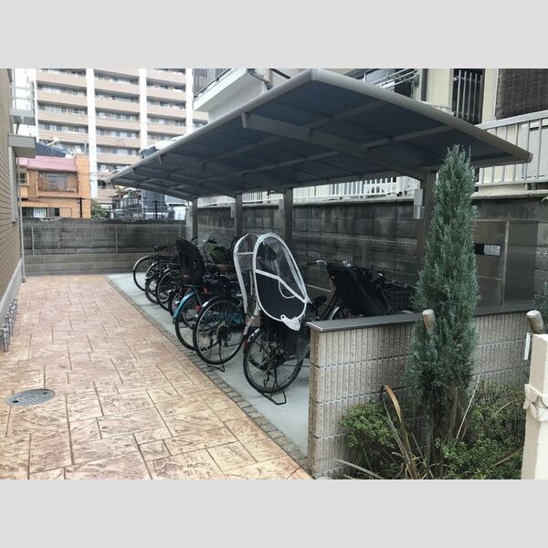 現地周辺 (駐輪場)