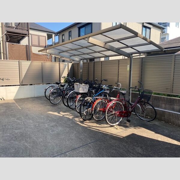 現地周辺 (駐輪場)