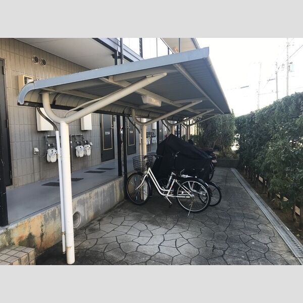 現地周辺 (駐輪場)