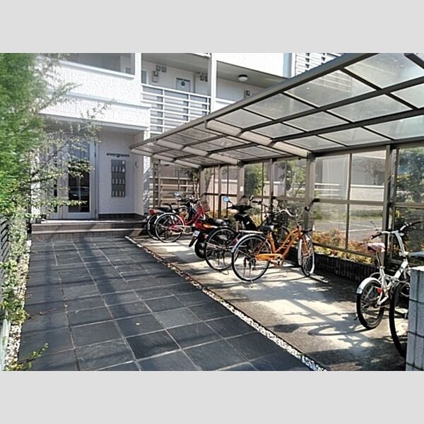 現地周辺 (駐輪場)