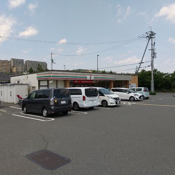 現地周辺 (コンビニ)