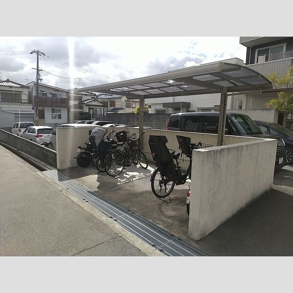 現地周辺 (駐輪場)