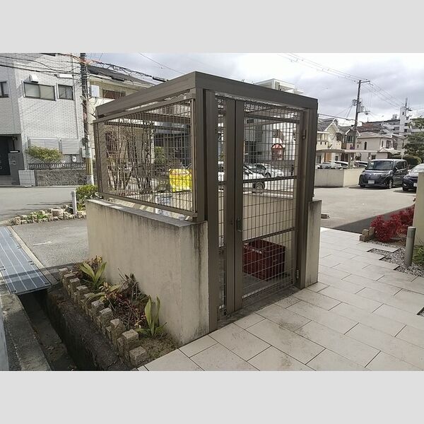 現地周辺 (ゴミ置き場)