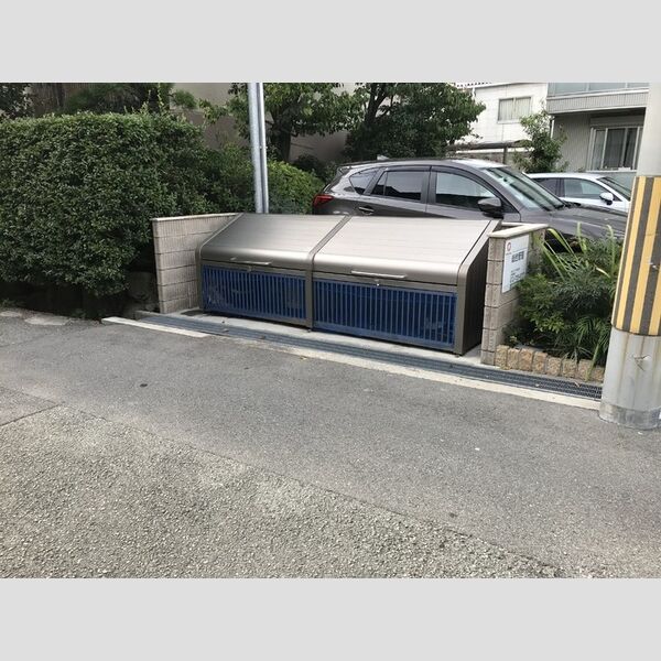 現地周辺 (ゴミ置き)