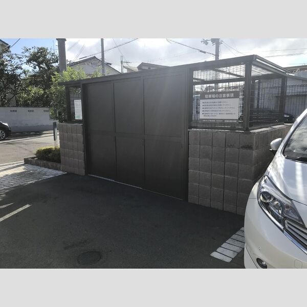 駐車場 (ゴミ置き場)
