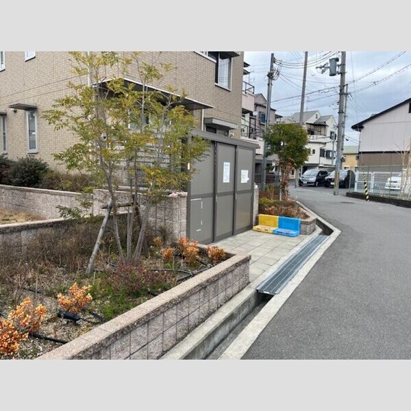 現地周辺 (ゴミボックス)