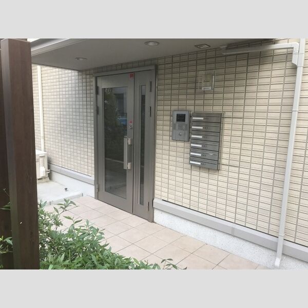 現地周辺 (1、2号室入口)
