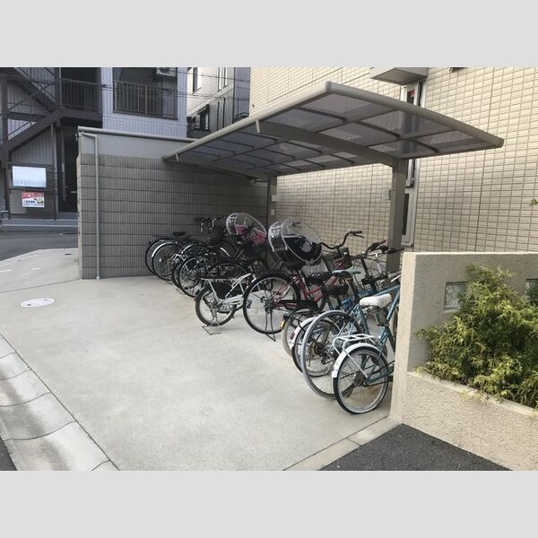 エントランス (駐輪場)