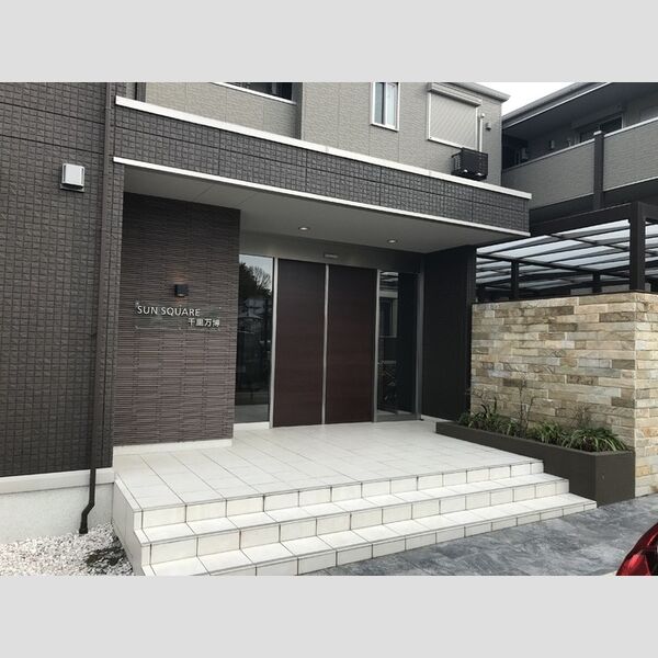 エントランス (エントランス)