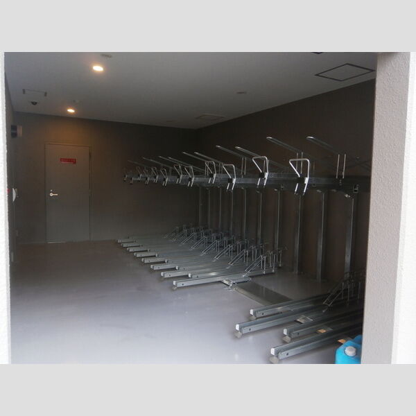 現地周辺 (駐輪場)