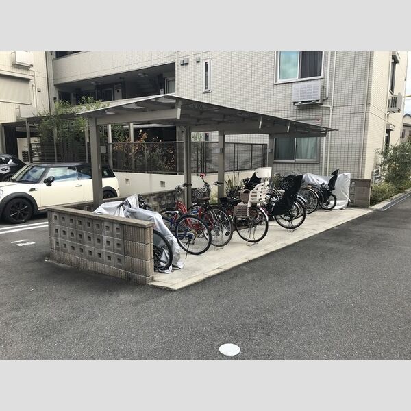 現地周辺 (駐輪場)