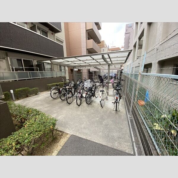 現地周辺 (駐輪場)