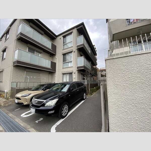駐車場 (駐車場)
