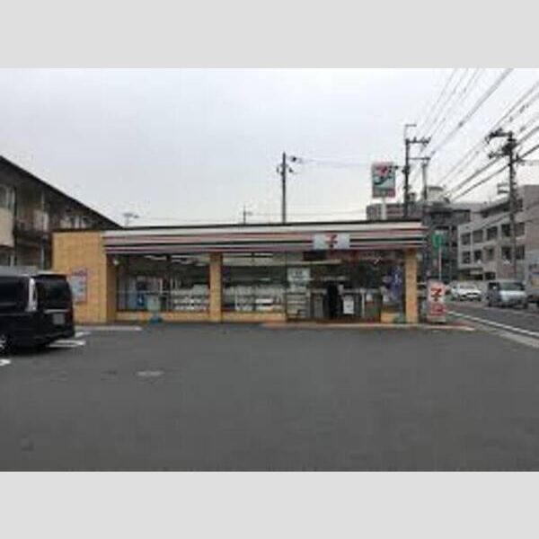 現地周辺 (セブンイレブン)