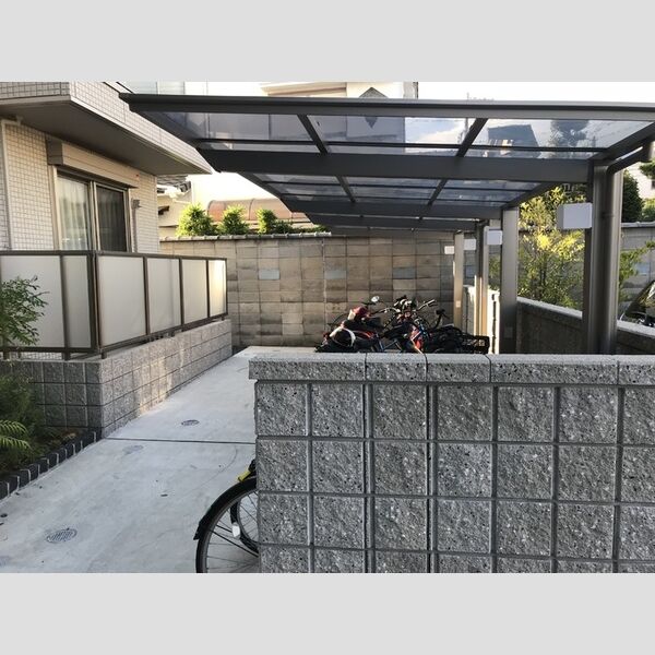 現地周辺 (駐輪場)