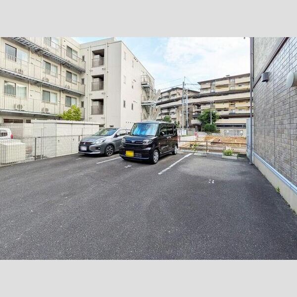 駐車場 (駐車場)