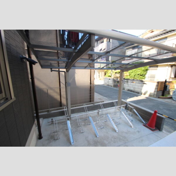 現地周辺 (駐輪場)