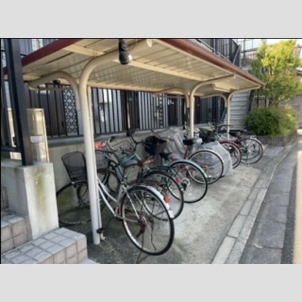 現地周辺 (駐輪場)