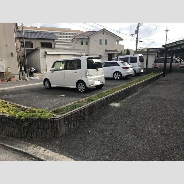 現地周辺 (駐車場)