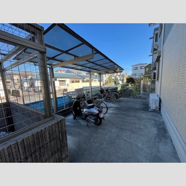 現地周辺 (駐輪場)