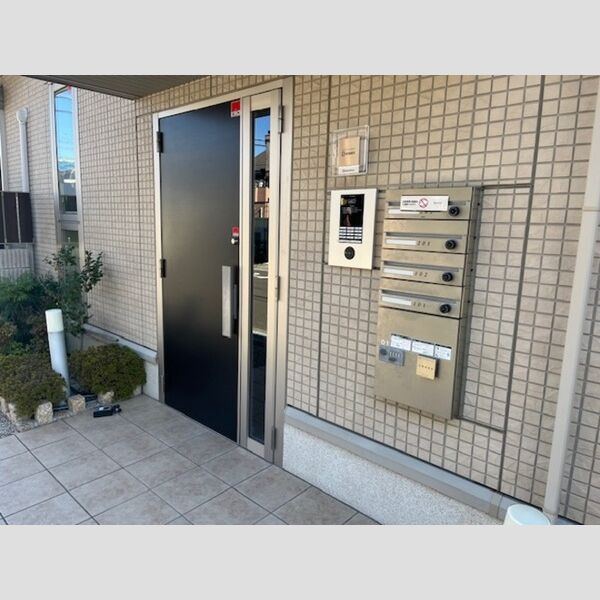 エントランス (オートロック・宅配BOX・集合ポスト)